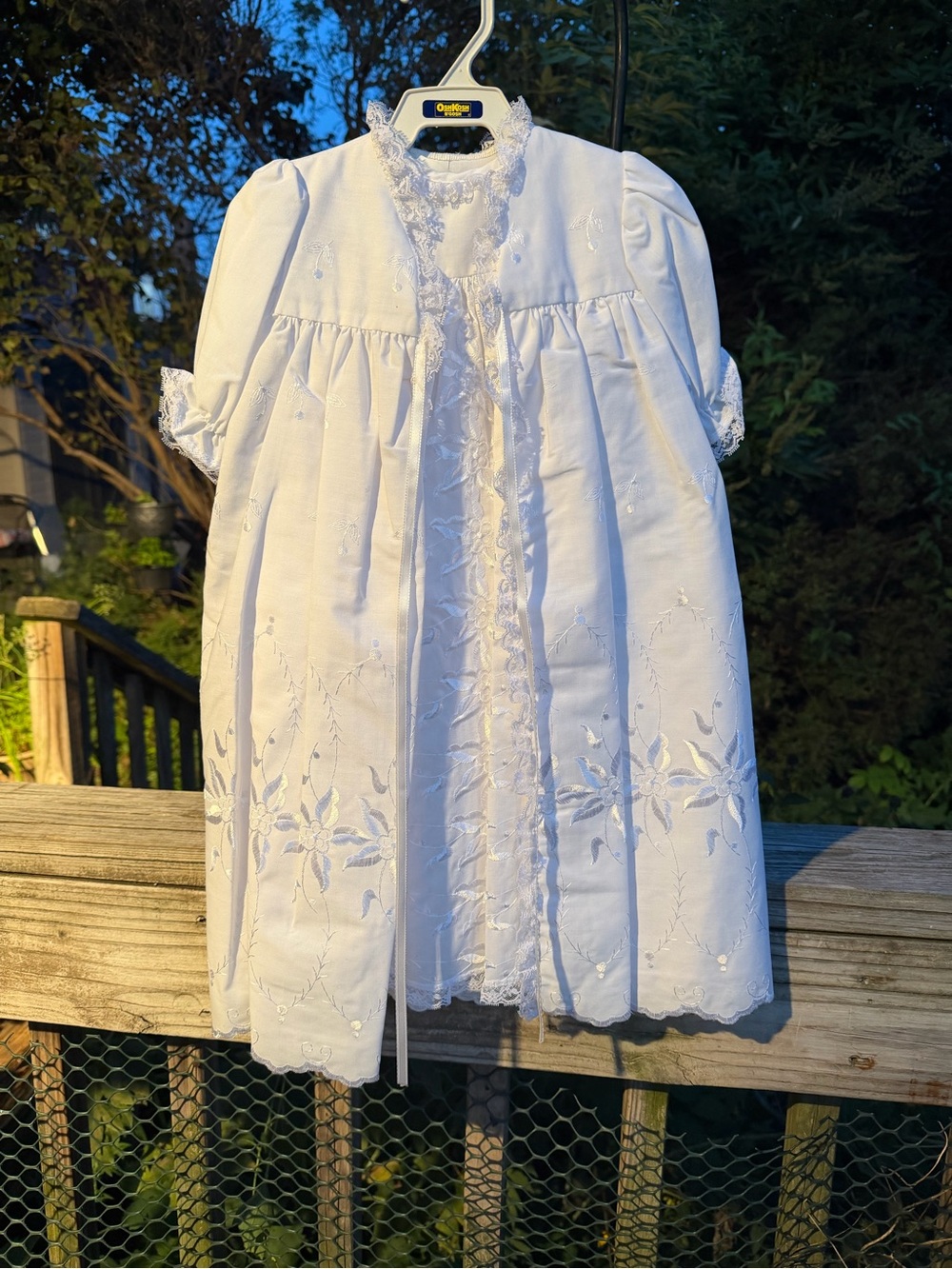 Baptism/Christening Baby 0-6 Mo White Embroidered 2 Piece Madonna With Cover Bag